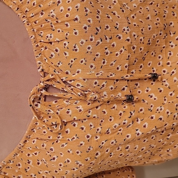 Hippie Rose Size S Boho Peasant Top, NWT!  Golden Mustard Color w/ floral print. - Picture 2 of 9